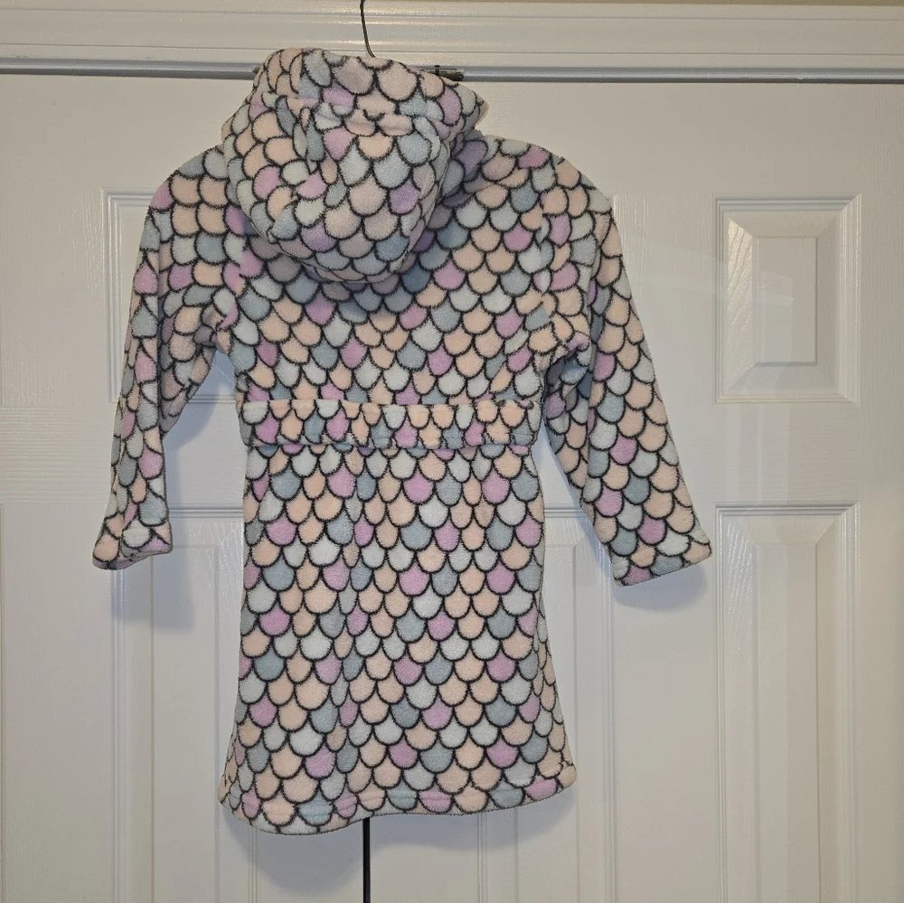 Colorful Mermaid Scale Patterned Robe - Picture 2 of 3